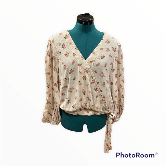 American Eagle Outfitters Tops - AMERICAN EAGLE Faux Wrap Boho Top.‎ Cream w / Flowers. Size X-Large